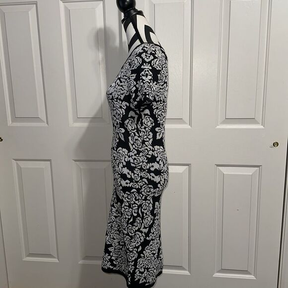 CARMEN MARC VALVO Black & White Floral Knit Dress - Picture 2 of 4